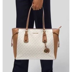 MICHAEL KORS Voyager Medium Logo Tote EEEUC!!!